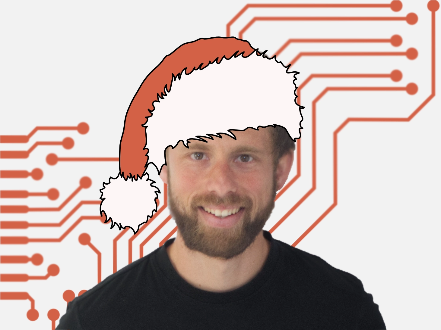 dunkelblonder Mann mit Bart, lächelnd, schwarzes T-Shirt